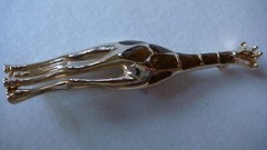 VINTAGE SIGNED LC LAUREN CONRAD ENAMEL GIRAFFE PIN BROOCH GOLD TONE ESTATE