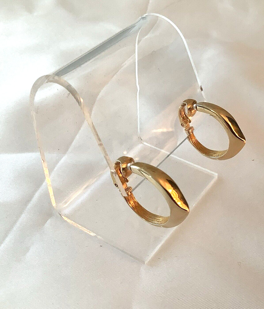 AVON 1978 GOLD TONE SLEEK & SASSY HOOP CLIP ON EARRINGS 595
