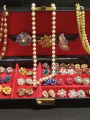 Vintage Costume Jewlery Clip Earings Brooches Necklaces In Jewlery Box