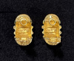 Vintage Mimi D N Green Enamel Ribbed Gold Tone Clip On Earrings Signed Runway