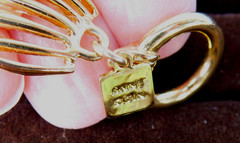 Chic Designer Anne Klein Bracelet Gold Tone Toggle Clasp Retro Chunky Shell Link