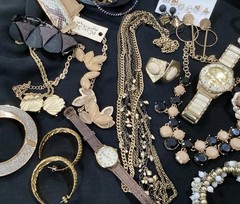 All Wearable Fashionable Very Good Jewelry Lot
