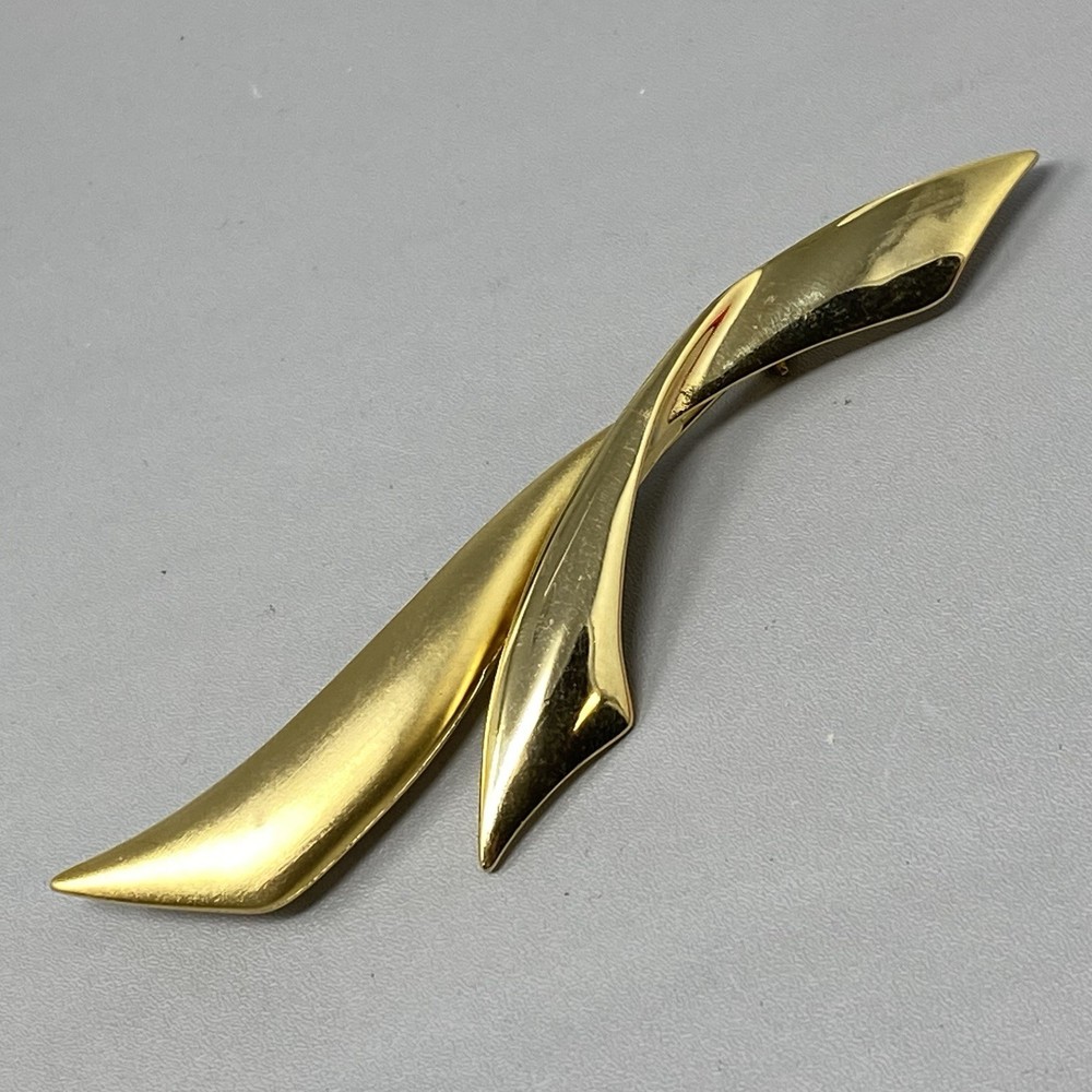 Tona Vintage Brooch Pin Shiny Matte Gold Tone Long Curved Ribbon Abstract 4″