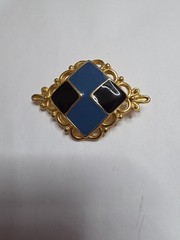 Vintage 1970s 1980s Enamel On Goldtone Metal 1.75″