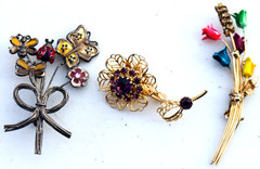 Vintage Lot of 3 Floral brooches / pins – 1 KC signed