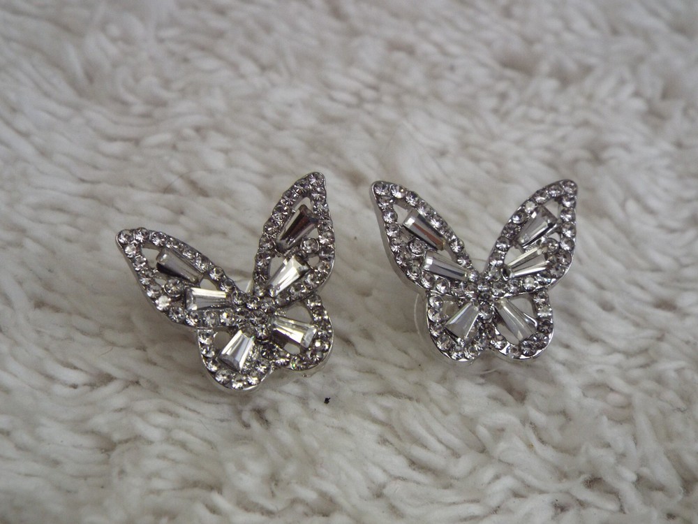 Silvertone Rhinestone Butterfly Pierced Earrings (F6)