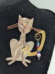 Vintage Mixed Metals Pilgrim Imports Sly Cat Pin Brooch Thailand Smiling Cat 3″