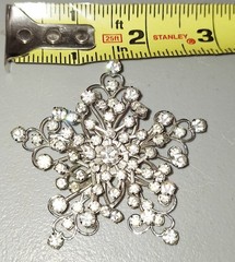 Vintage 5-Point Star Snowflake Sparkling Rhinestone Brooch / Pin, 2.25″ Diameter