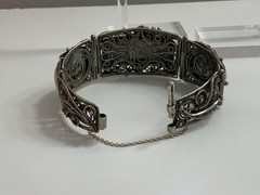 VINTAGE MORE THAN 50 YEARS OLD ENAMEL WOMEN BRACELET & EARRINGS GREAT CONDITION