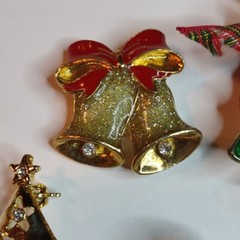 Vintage Christmas Brooches Trees / Bells / Santa / Poinsettia pins lot Of 6