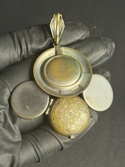 Antique Tri-Folding Locket Photo Frame Pendant Silver Tone Latch 1-1/2″ Vintage