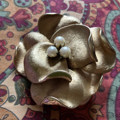 Coro Francois Vintage Golden Tone Faux Pearl Brooch Pin signed.