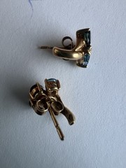 Vintage 18K Yellow Gold Flower Pear Shaped Gem Stones Pierced Earrings 3.38 Gm