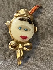 Vintage 1949 Uncas Mfg Co Girl And Boy Button Face Pins /Brooch Set