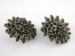 Vintage Gilt Brass Red Garnet Studded Clip on Earrings 10g Starburst Motif .75In