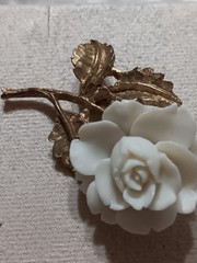 Vtg Signed AJC Carved Faux Ivory Rose Flower Brooch Pin Gold-tone 3D Retro