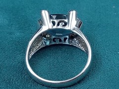 Sterling Silver London Blue Topaz Ring w. Light Blue Topaz Accents – Size 10.5