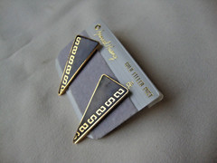 VINTAGE 1970s SAMUEL HUANG DESIGNER CLOISONNE RETRO MOD BLACK STUD EARRINGS