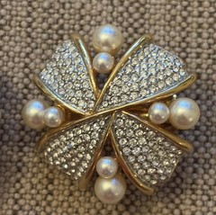 Vtg Swarovski Pearls & Clear Crystals Earrings Gold Tone Clip On Bow Cross READ
