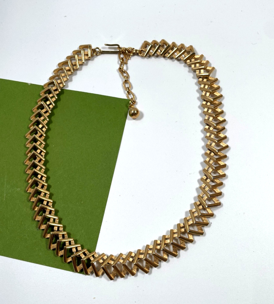 Vintage Trifari Gold Tone Choker Necklace Link Brush & Shiny Gold Elegant