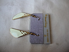 VINTAGE SAMUEL HUANG DESIGNER CLOISONNE RETRO MOD CREAM DANGLE HOOK EARRINGS