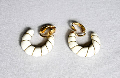 Vintage Crown Trifari White Hoop Wire Wrapped Gold Tone Clip On Earrings Signed