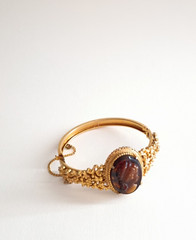 Vtg 70s FLORENZA Cameo Articulated Goldtone Clamper Bangle Bracelet Jewelry
