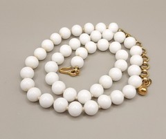 Vtg 1980s Monet White Glass Bead Knotted Strand Necklace 16″ w/ 2″ Extender