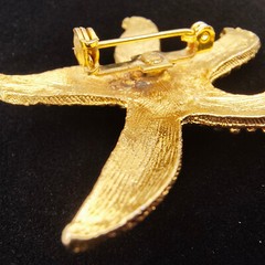 Vintage Starfish Brooch Pin Gold Tone Faux Turquoise Cabochon Textured 1.5 in