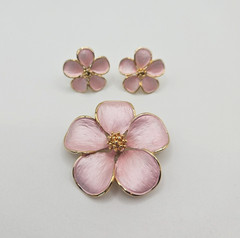 Vtg Set Pink Dogwood Flower Brooch and Post Earrings Set