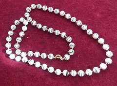Vintage 24″ BLACK & OFF-WHITE Beaded Necklace