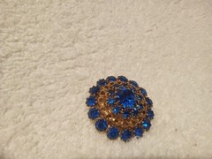 Vintage Gold Tone Blue Stone Tiered Petite Brooch 1 1/2 In Gorgeous!