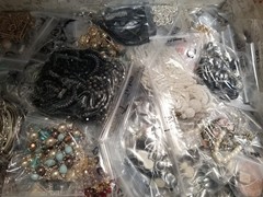 Huge lot 35pc Random necklaces all wearable some signed Vtg-Modern Very Nice #35