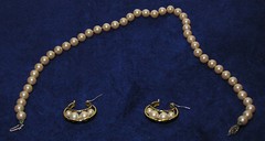 Vtg 16″ simulated pearl necklace with pearl pierced hoop earrings.