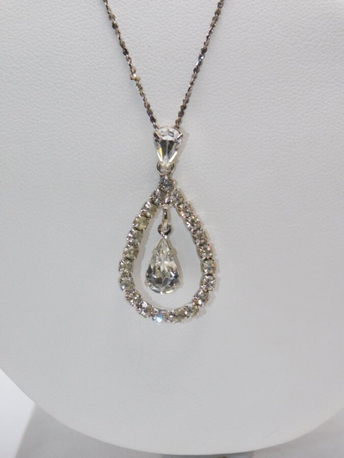 B167-VINTAGE NECKLACE~PPC/STERLING~CLASSIC PENDANT~PRONG SET STONES~17″