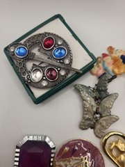 17 Piece Lot Vintage Brooch Pins Mixed Media Unisex