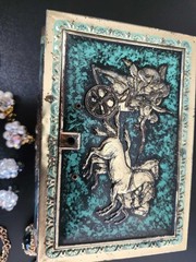 vintage costume jewelry lot of 28 in beautiful box