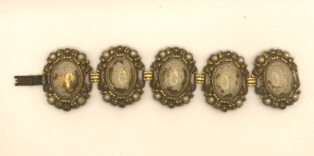 Vintage Chunky Wide Gold Tone 5 Cabochon Panel with Faux Pearls Bracelet 7”