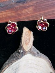 Vtg Flower Clip On Eearings Faceted Red Crystals Rhinestone Layered Gold Tone