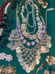VINTAGE to Modern JEWELRY LOT 6 LBS 168 PCS RHINESTONE RING NECK WEARABLE #19