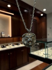 1970s Vintage Sterling Silver Lion Head Pendant On 18 Inch Sterling Chain
