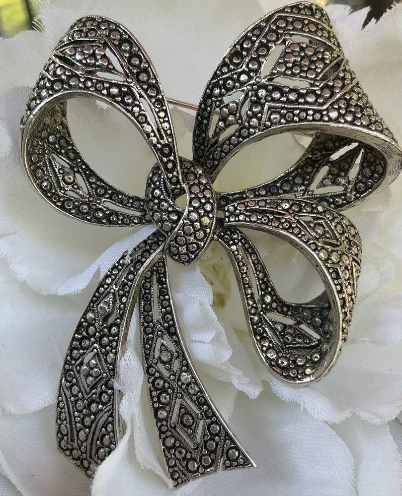 Stunning VINTAGE Large Antique Silver Tone Bow Brooch Estate Piece- GORGEOUS!