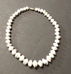 Puka Shell Necklace Hawaiian Lei Graduated 9 mm to 17 mm 17 in Length – Vintage