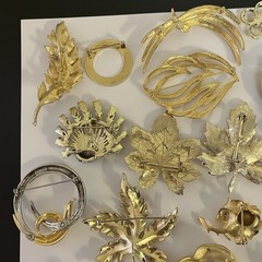 Lot Of 23 Vintage Gold Tone Brooches 18 Signed 5 Unsigned