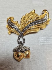 Avon Gold Tone Acorn Brooch Pin and Matching Clip Earrings Set Rhineston