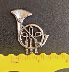 Vintage Unbranded Textured Silver Tone French Horn Brooch Pin 1-5/8″ x 1-3/8″