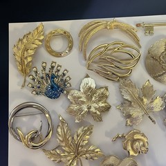 Lot Of 23 Vintage Gold Tone Brooches 18 Signed 5 Unsigned