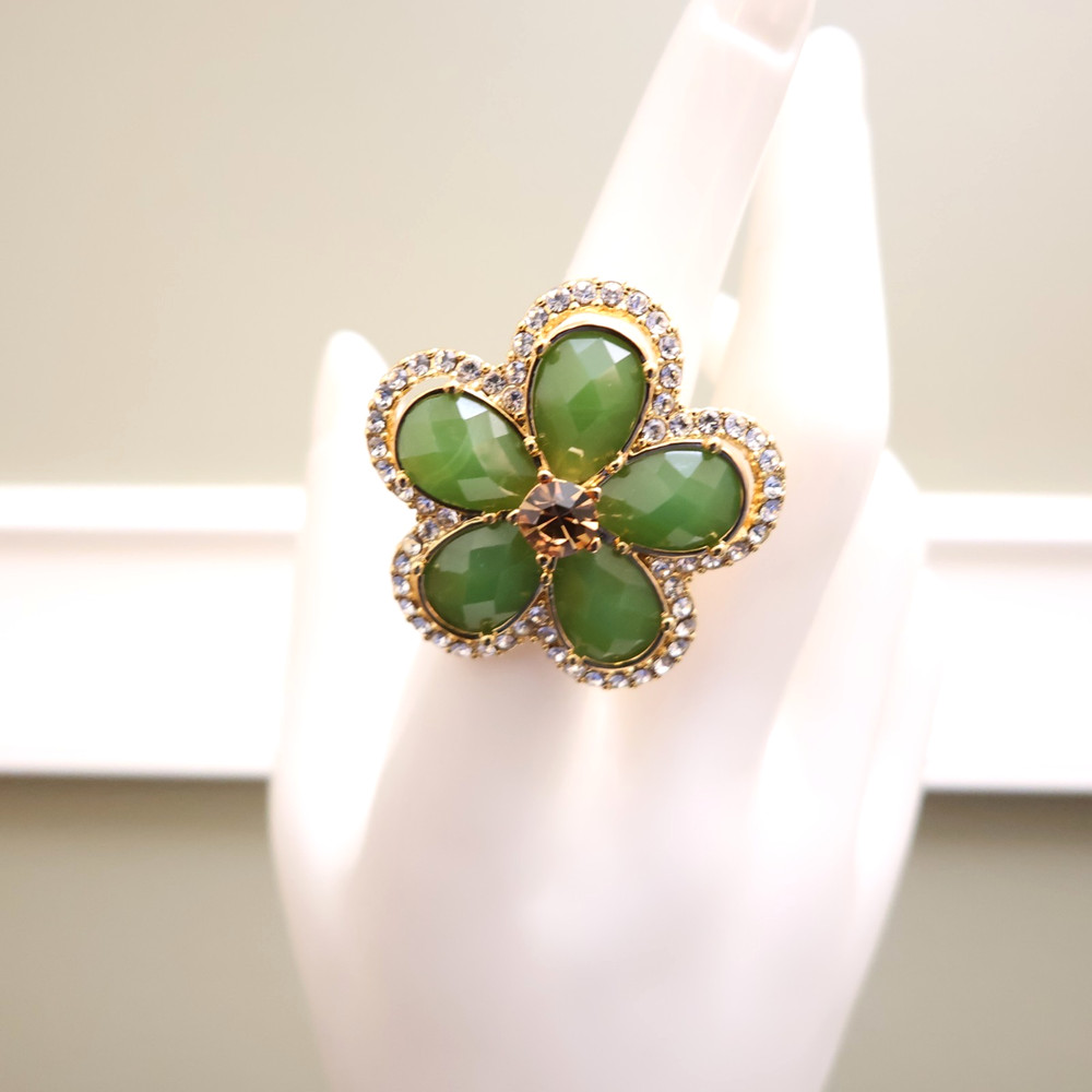 Joan Rivers ring green flower imitation jade clear crystals vintage signed Size7