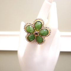 Joan Rivers ring green flower imitation jade clear crystals vintage signed Size7