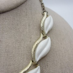 Vintage Lucite Necklace Thermoset Leaf White Gold Tone 15 Inch